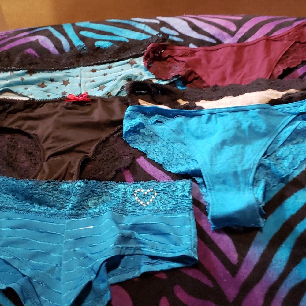 6 pairs of random underpanties laseuza medium and large